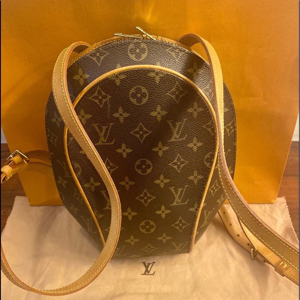 ❤️❤️Sold❤️❤️Authentic Louis Vuitton monogram Ellipse Sac a Dos backpack